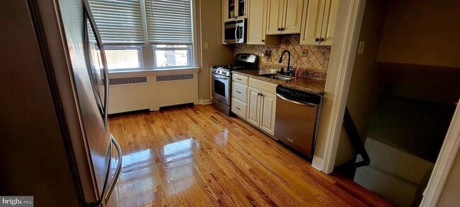 Building Photo - 3419 Oakmont St