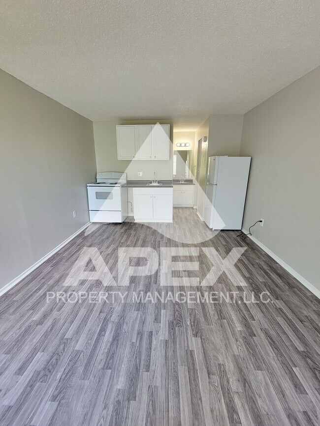 Building Photo - Newly Renovated - Alcoa Studio Apartments – Convenient Location!