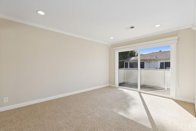 Building Photo - Remodeled 2 Bedroom in Downtown Palo Alto with Central A/C!