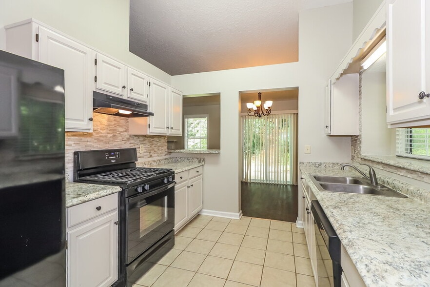 Building Photo - 5009 River Rock Way