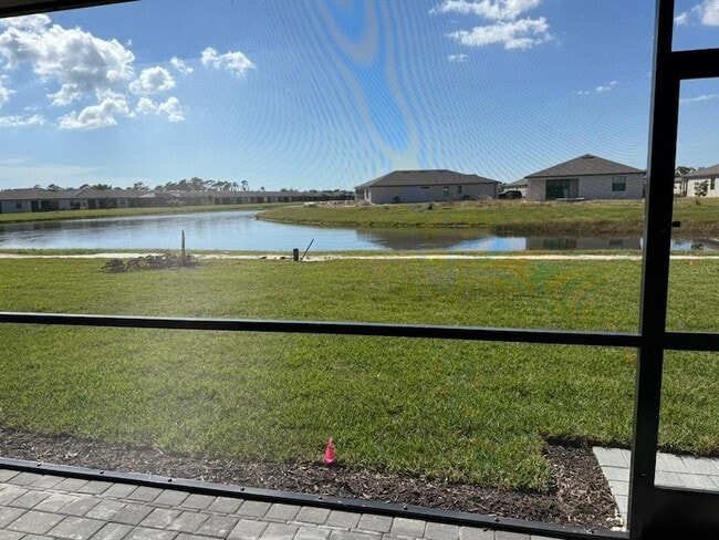 Building Photo - 1553 Saddlewood Cir