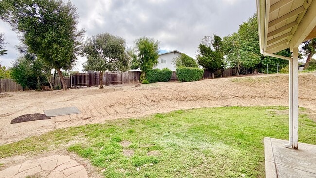 Building Photo - Nicely Updated Single-Story on quiet cul-de-sac Street just Minutes to Downtown Fallbrook!