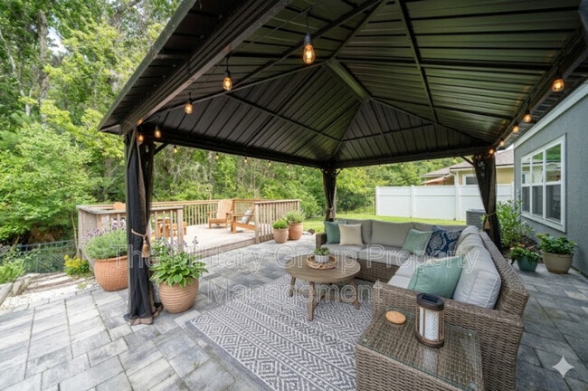 Building Photo - 7814 Meadow Walk Ln