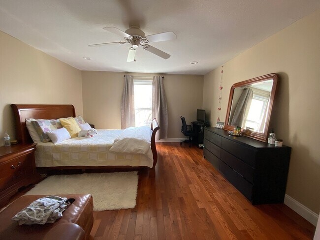 Building Photo - 4 Shadowbrook Ln