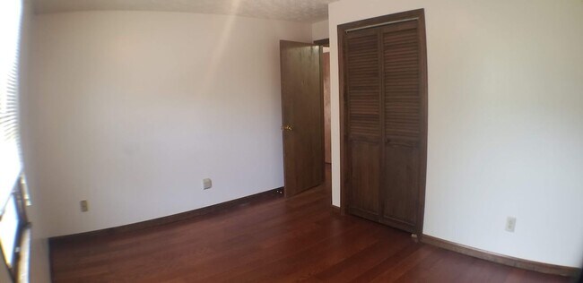 Building Photo - 1010 Buffalo St