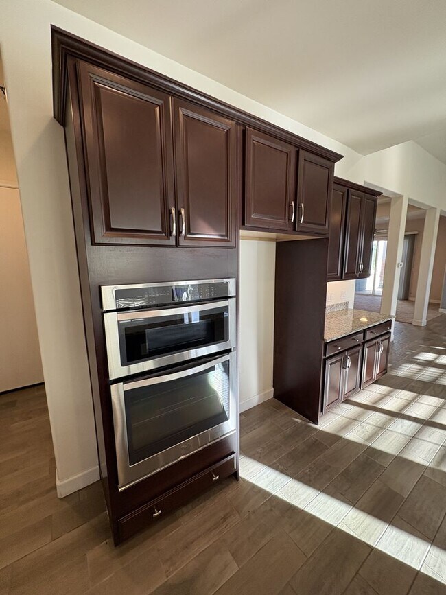 Building Photo - Dove Mountain 4 bedroom with Den 3,277 sq ...