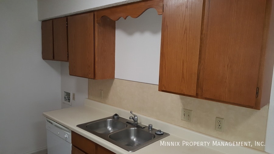 Building Photo - 8208 Vernon Ave