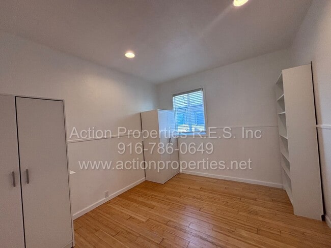 Building Photo - Downtown Roseville - 2 Bed, 1 Bath - Single Level Bungalow - Landscaping, Internet, and Utilities...