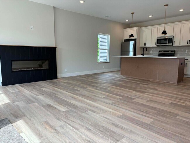 Building Photo - Brand-New Townhomes Near 5 Mile & East Beltline