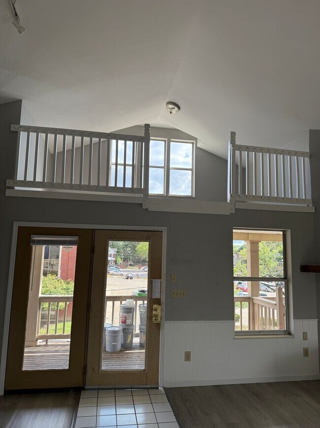 Building Photo - OSU North Campus 5 bedroom 2 bath apartment
