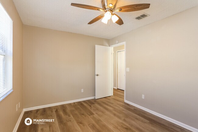Building Photo - 8338 Century Point Dr S
