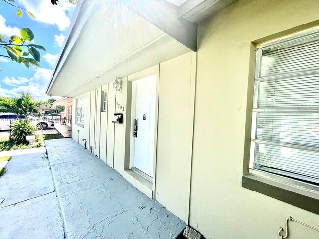 Building Photo - 4308 SW 130th Ct