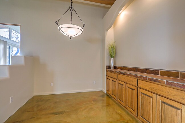 Building Photo - LONG TERM RENTAL in HIGH DESERT