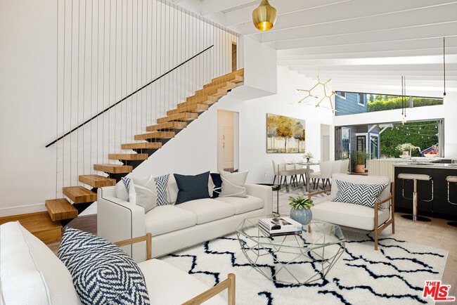 Building Photo - 1203 N Poinsettia Pl