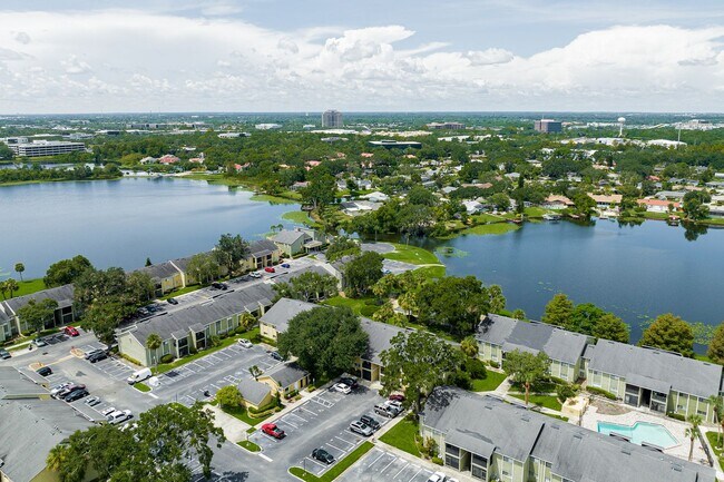 Building Photo - Charming 3-Bedroom, 2-Bathroom Condo in De...