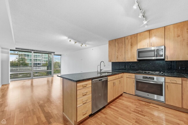 Building Photo - 9725 Woods Dr