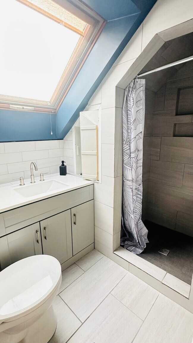 Building Photo - 62 Edgecliff Rd