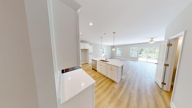 Building Photo - 1060 Moen Lp