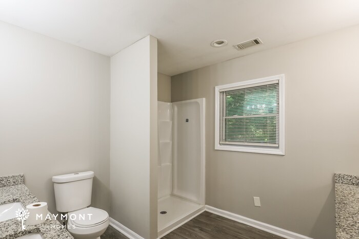 Building Photo - 629 Roxbury Dr