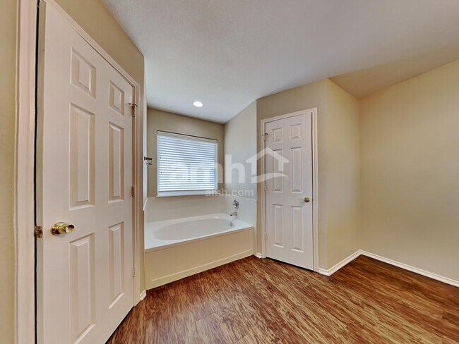 Building Photo - 1039 Winepress Rd