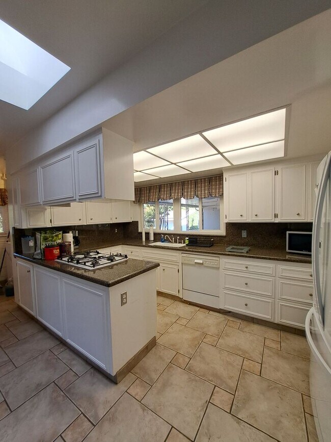 Building Photo - Beautiful Single Level Home on a Half Acre...