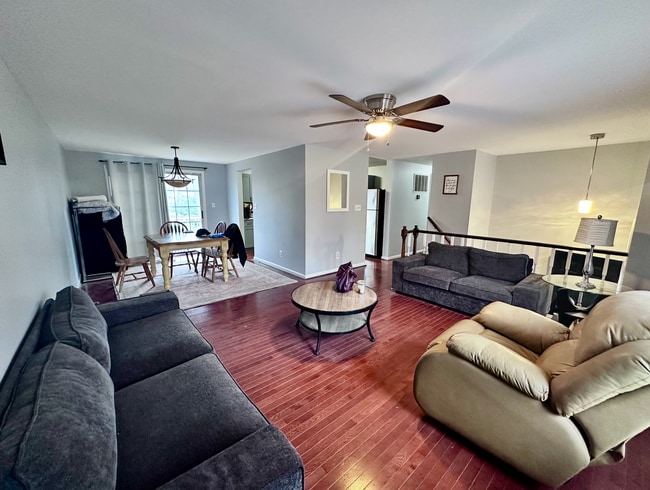 Building Photo - 10612 Holleybrooke Dr