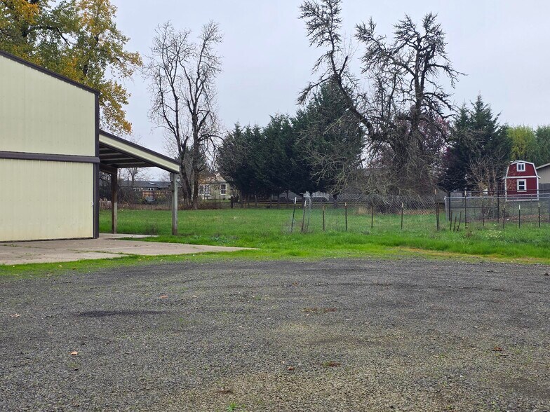 Building Photo - 12765 Clow Corner Rd