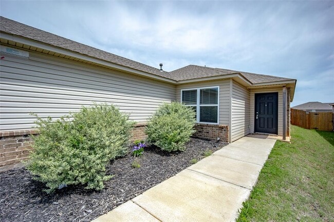 Building Photo - 11744 NW 99th Ter