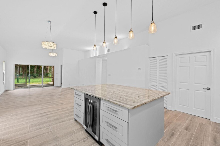 Building Photo - 5122 Elpine Way