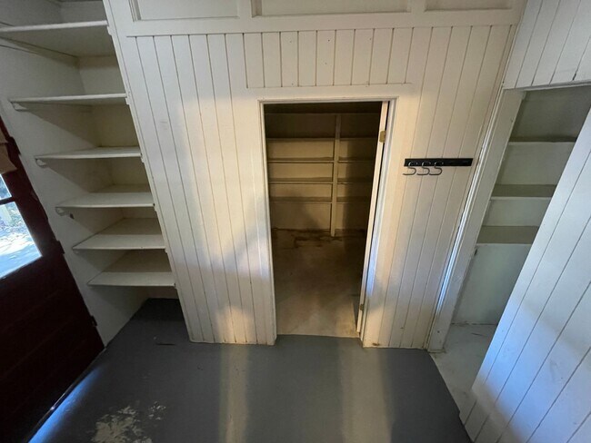 Building Photo - Cozy Holladay Gem – 3 Bed, 2 Bath with Fen...