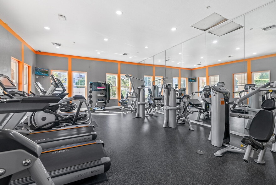 Building Photo - Tierra Vista