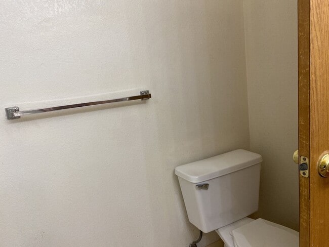 Building Photo - 610 S Whitcomb St