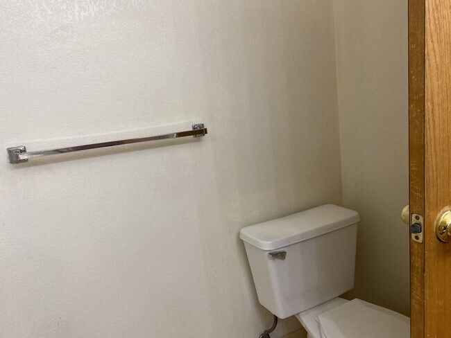 Building Photo - STUDENTS WELCOME! Single-Family Home Walking Distance to CSU!