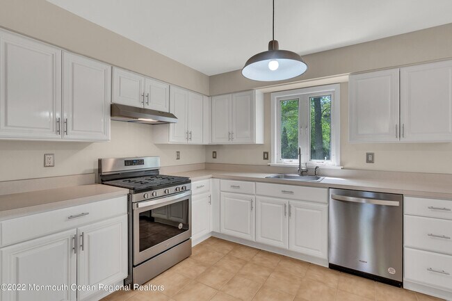 Building Photo - 7 Alpine Trail