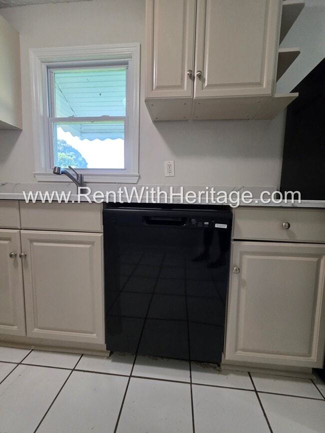 Building Photo - 5990 Peco Ln