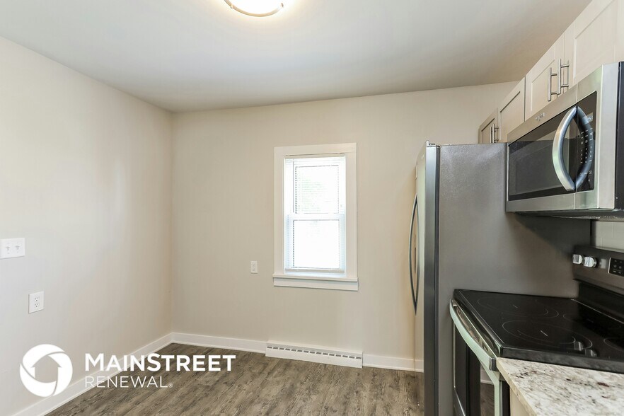 Building Photo - 5618 Davis Dr