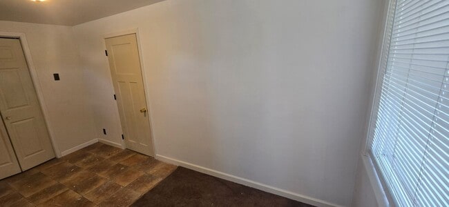 Building Photo - 68037 Franklin St