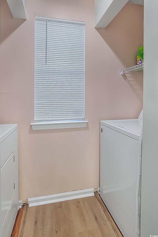 Building Photo - 510 White River Dr