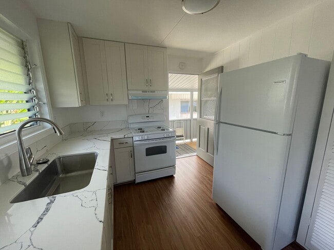 Building Photo - 212 Pakohana St