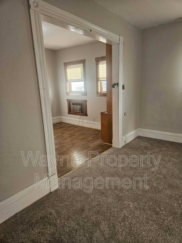 Building Photo - 516 N Cadwell Ave