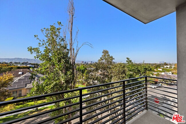 Building Photo - 8900 Sawyer St