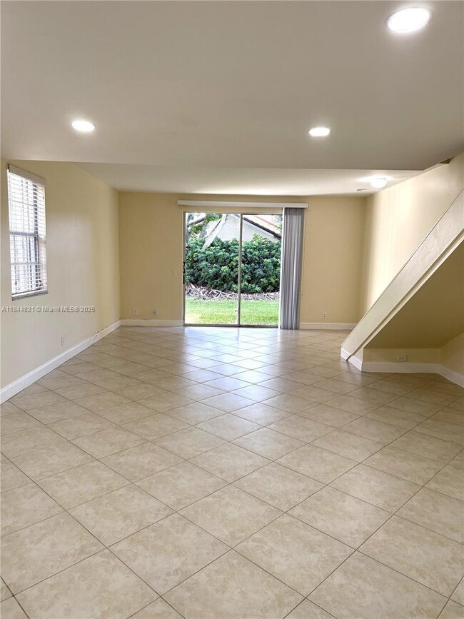 Building Photo - 1601 Sorrento Dr