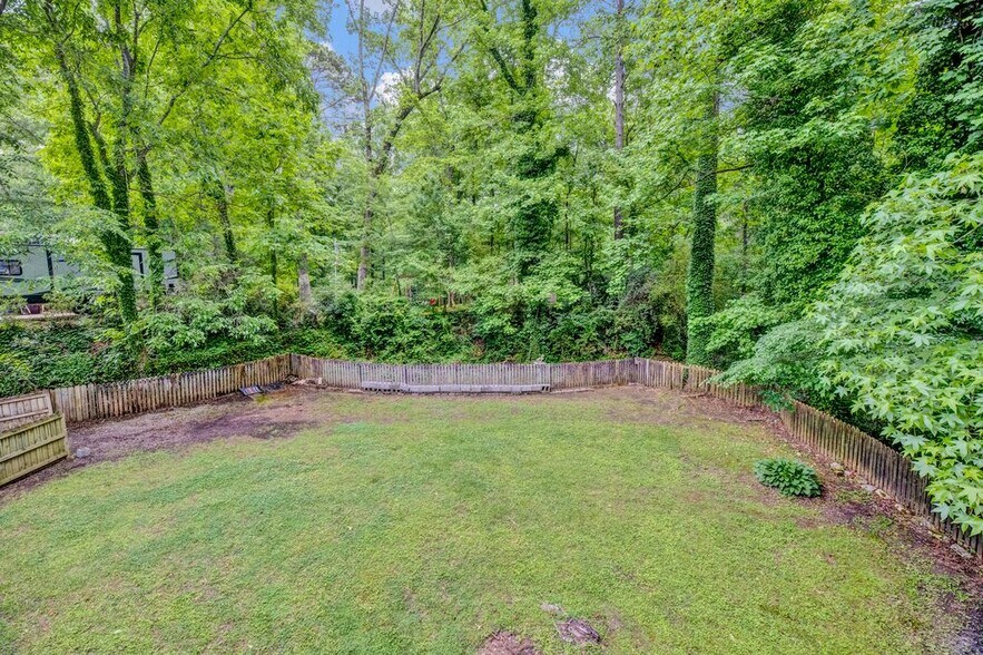 Building Photo - 3541 W Lakeside Dr