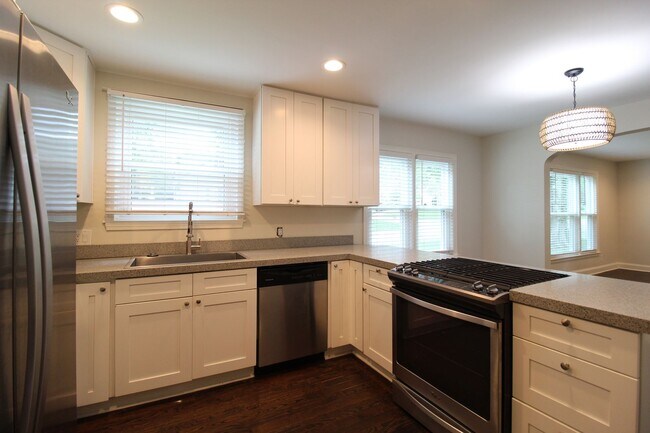 Building Photo - 2 Bedroom 1 Bath Home In Fairway KS