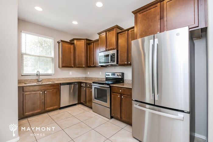 Building Photo - 17736 W Mandalay Ln