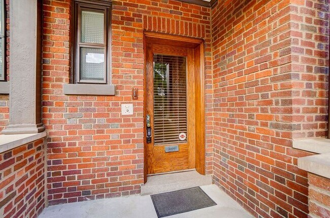 Building Photo - 2881 Observatory Ave