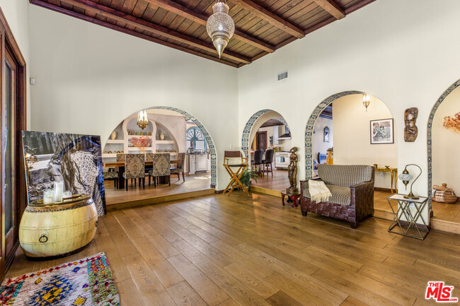 Building Photo - 3092 Laurel Canyon Blvd