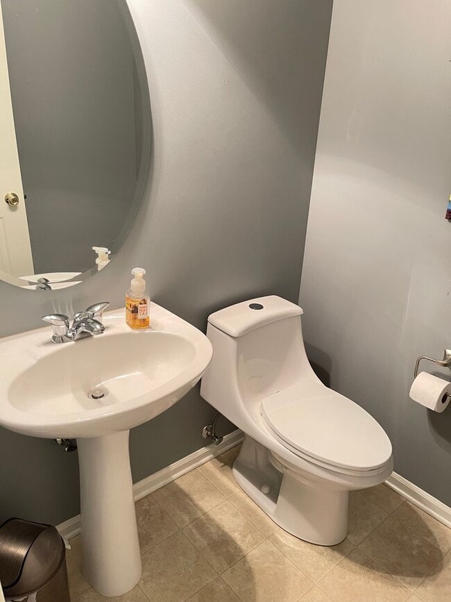 Building Photo - Beautiful 4 bed 2.5 bath 3000+sq ft