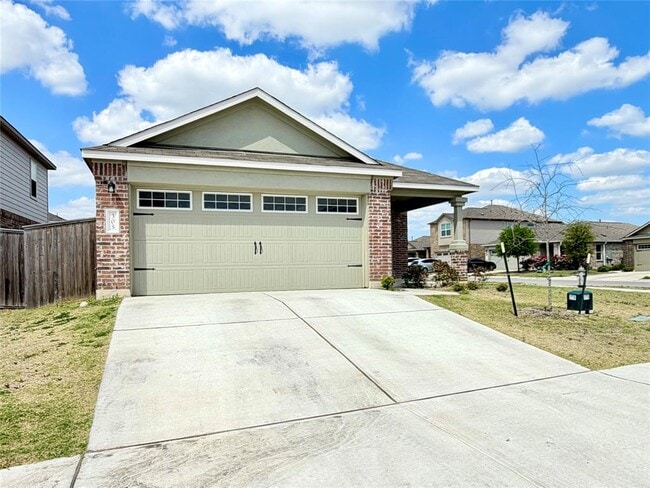 Building Photo - 305 Milliner Lp