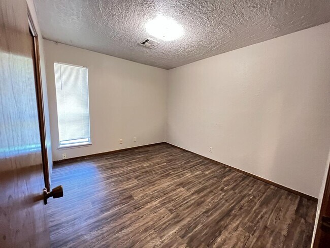 Building Photo - 104 Crawford Ct